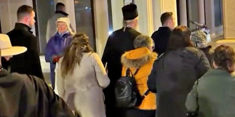 Palo priznanje uživo na N1: Blokaderi izviždali svešteno lice, vikali mu da je lopov (VIDEO)