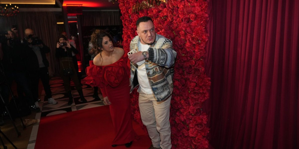 Gastoz pokazao novu devojku: Posle Anđele u ljubavi sa ovom pevačicom (FOTO)