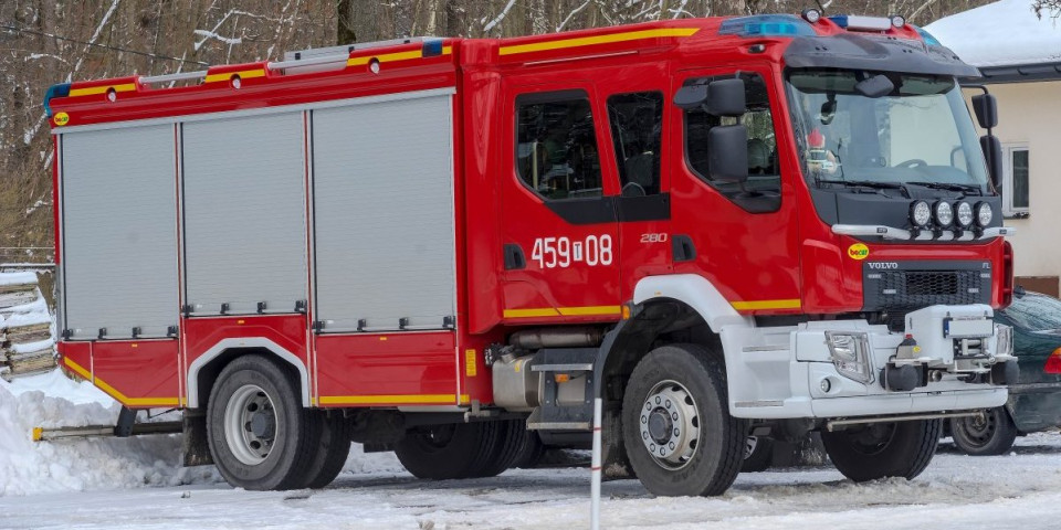 "Vatrogasci su sekli delove automobila da bi došli do vozača": Jezivi detalji teške nesreće na Kovinskom mostu