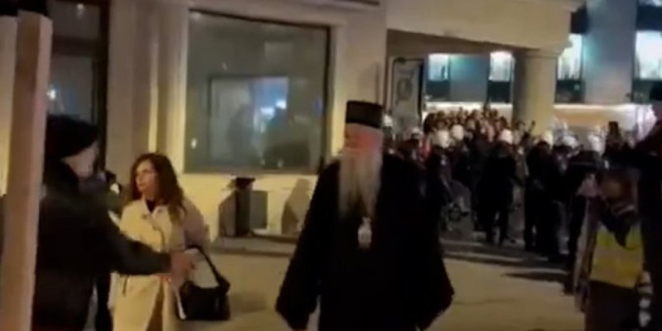 Blam: "Studenti" se izvinili mitropolitu Joanikiju, a stavili fotografiju vladike Jovana slavonskog