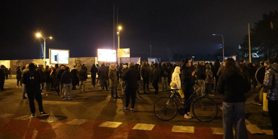 Ovakvi da nam vode državu? Rat blokadera se ne smiruje, padaju sve teže reči (VIDEO)