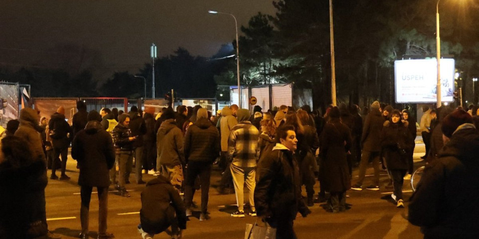 Brutalno otkucavanje realnosti! Blokader naleteo na baku - pa se proveo kao bos po trnju! (VIDEO)