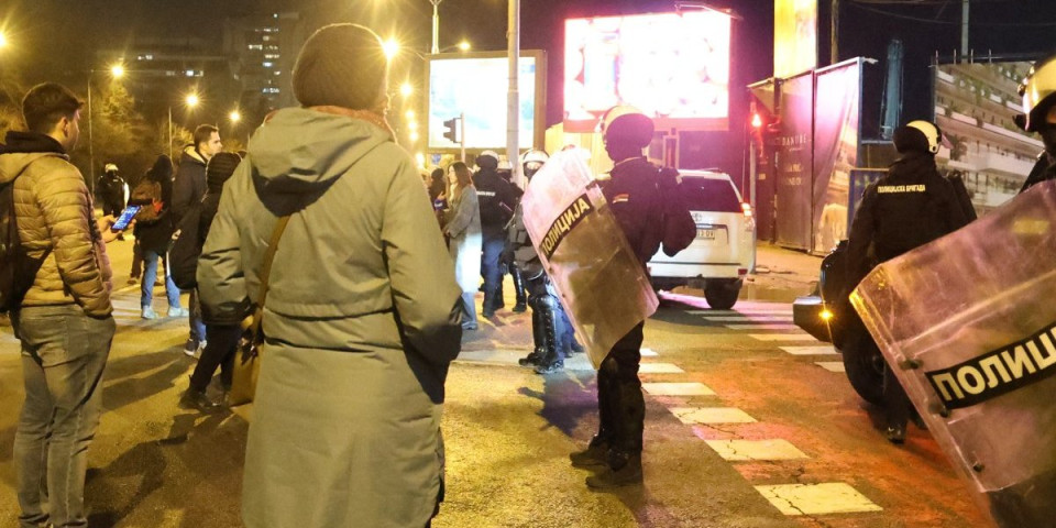 Skandal u Lučanima: Blokaderi maltretiraju građane i troše donacije (VIDEO)