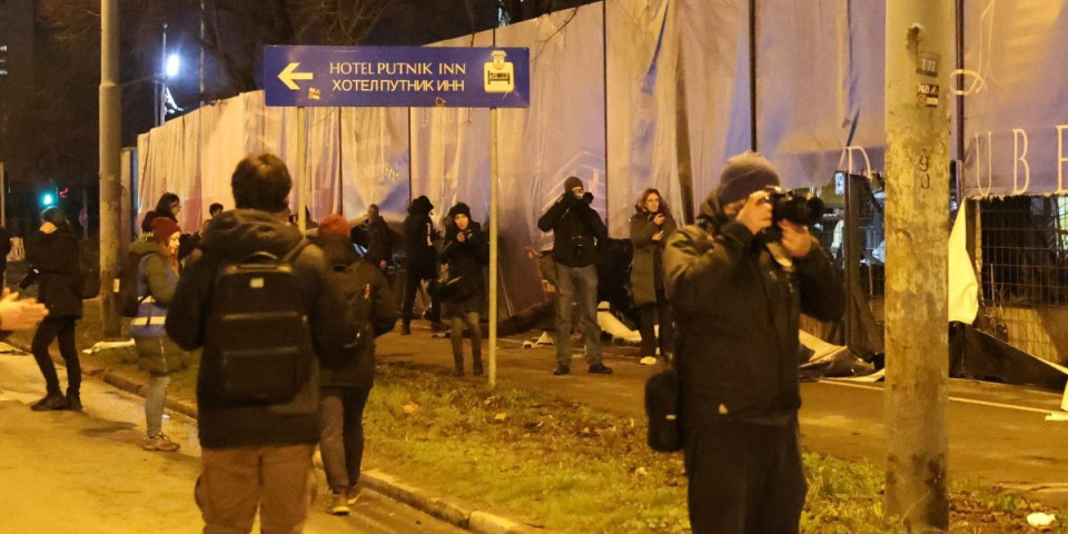 Terorisali građane, kidisali 10 na 1, pa podvili rep: "A vi šta studirate? Botaniku?" (VIDEO)