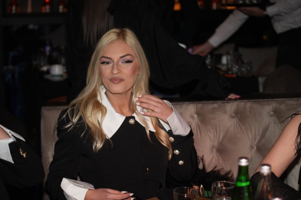 Nju niko ne očekuje - Sveže razvedena pevačica stiže u Elitu, spremna da napravi lom