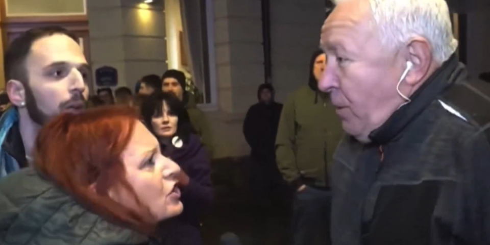 "Šta te boli k***c?!" Blokaderka se izvrištala u lice Gvozdenu Nikoliću (VIDEO)