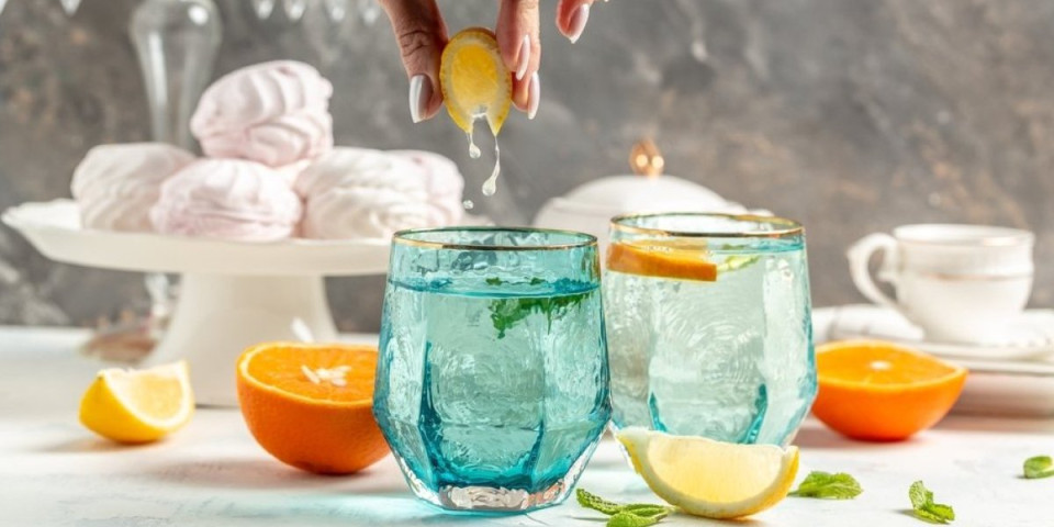 Pijete vodu sa limunom svako jutro? Evo kakvu štetu može napraviti vašem organizmu