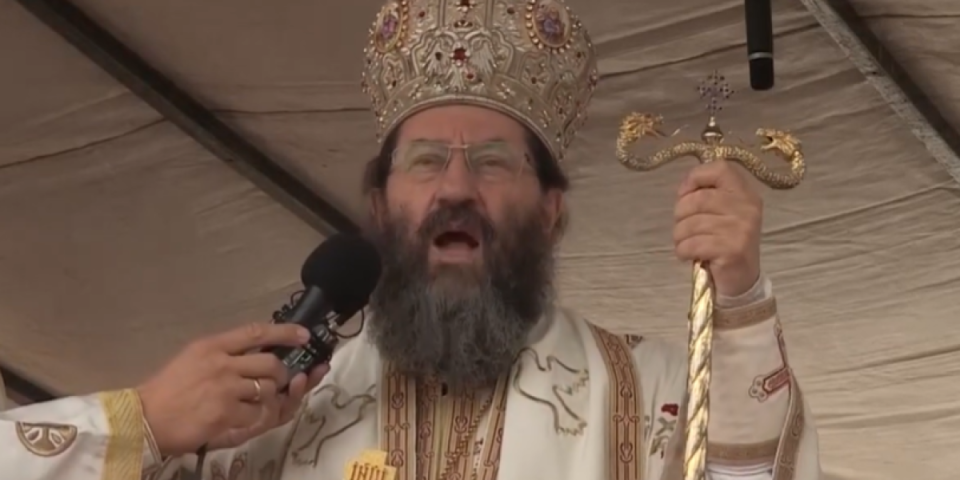 Udario na bratiju manastira Studenice, prodavao imovinu SPC, a u tajkunskim medijima žrtva: Mitropolita Justina brani čovek koji je napao ženu