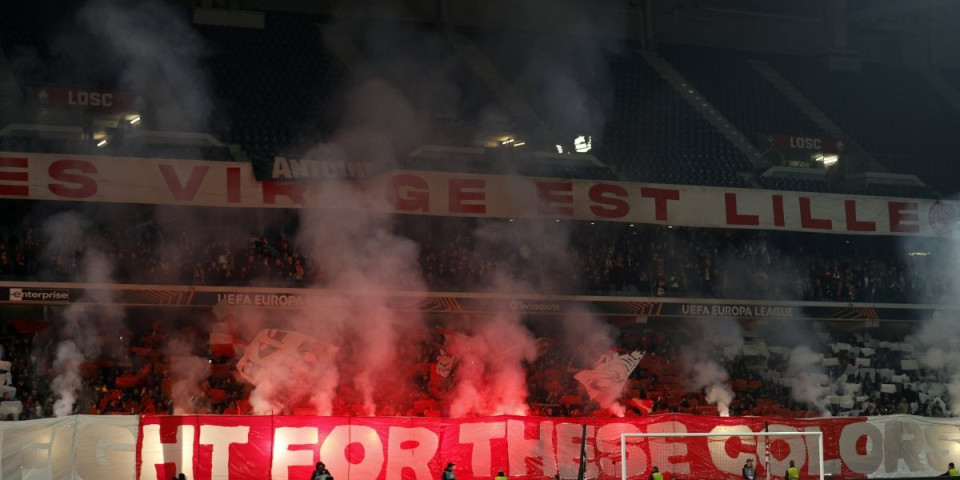 Zvezda izazvala haos u Lilu: Navijači bakljama zatrpali teren (VIDEO)