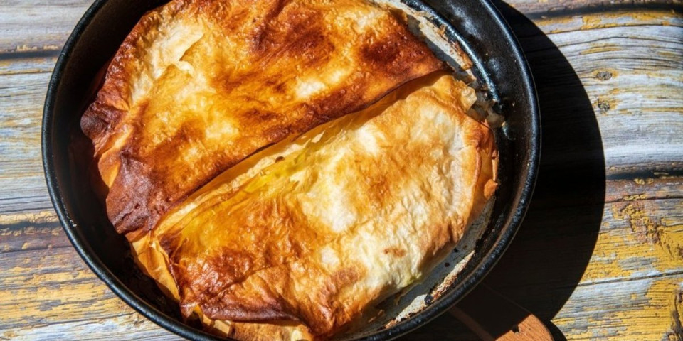 Turski burek iz tiganja: Brzo se sprema, a još brže pojede - sočniji nego iz pekare