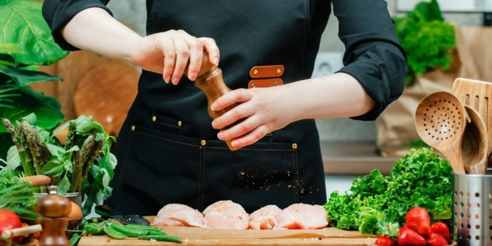 Savršena piletina za roštilj: Zaboravite na suvoću - samo ovako je sočna svaki put