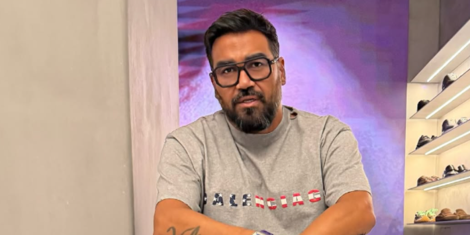 Pevač ugradio silikone: Pokazao kako izgledaju njegove grudi od 600 kubika (FOTO)