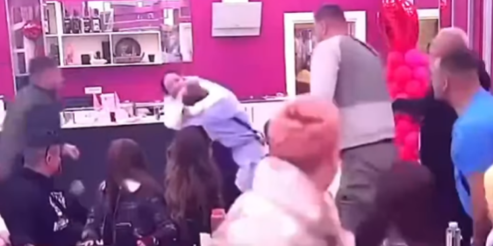 Žestoka tuča u Eliti: Pobile se Maja i Aneli, obezbeđenje nije moglo da ih razdvoji (VIDEO)
