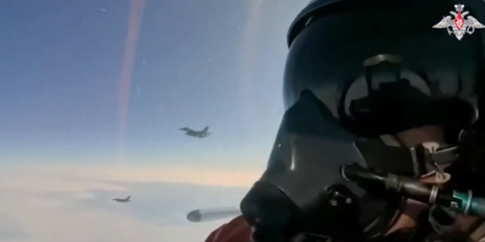 Rusi objavili snimak iz pilotske kabine: Bombarderi i lovci krenuli ka Aljasci, pogledajte ko se pojavio (VIDEO)