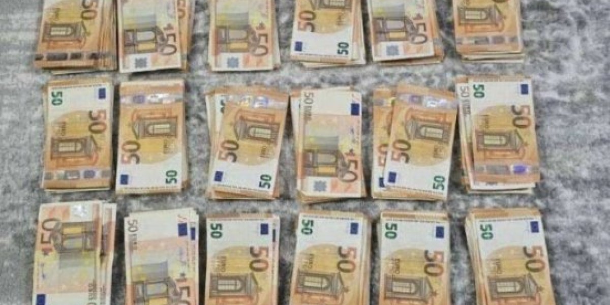 deo pronađenog novca koji je ukrala Rina Đ.