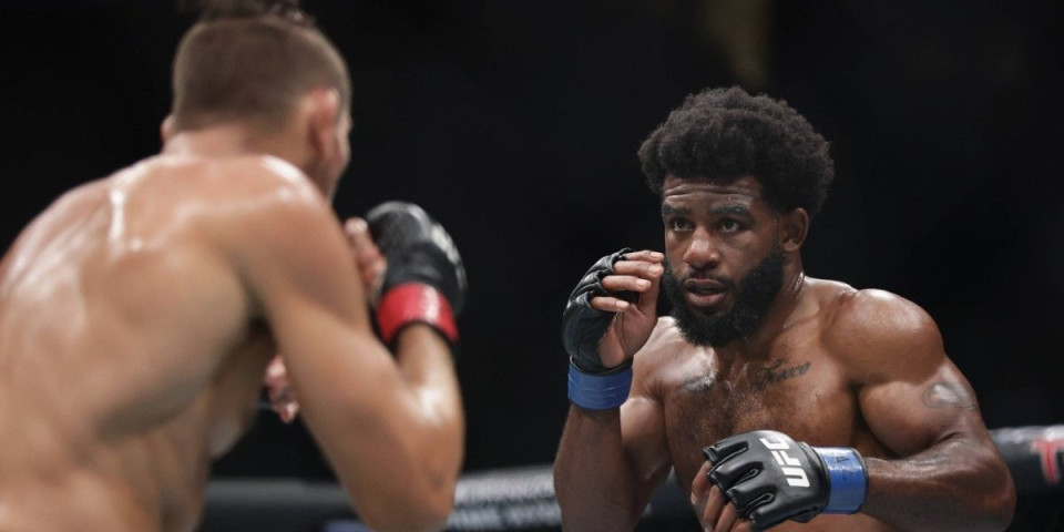 Suroviji nokaut odavno niste videli - Auuu, kakva serija razornih udaraca (VIDEO)