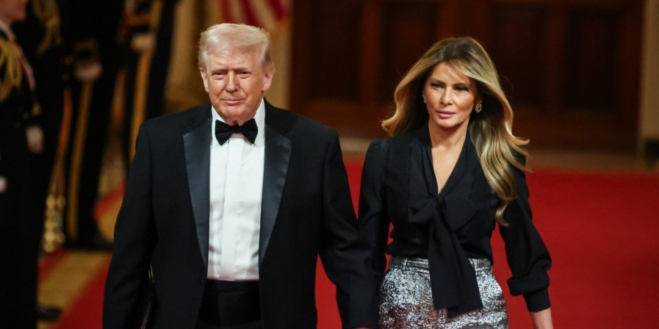 Melanija u "kič" pantalonama na prestižnoj večeri: Sve oči uprte u stajling prve dame - bolje od ovog ne postoji (FOTO)