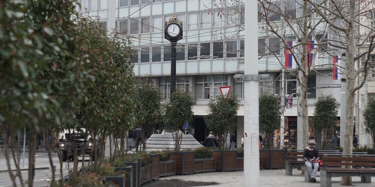 Novi sat na Trgu republike