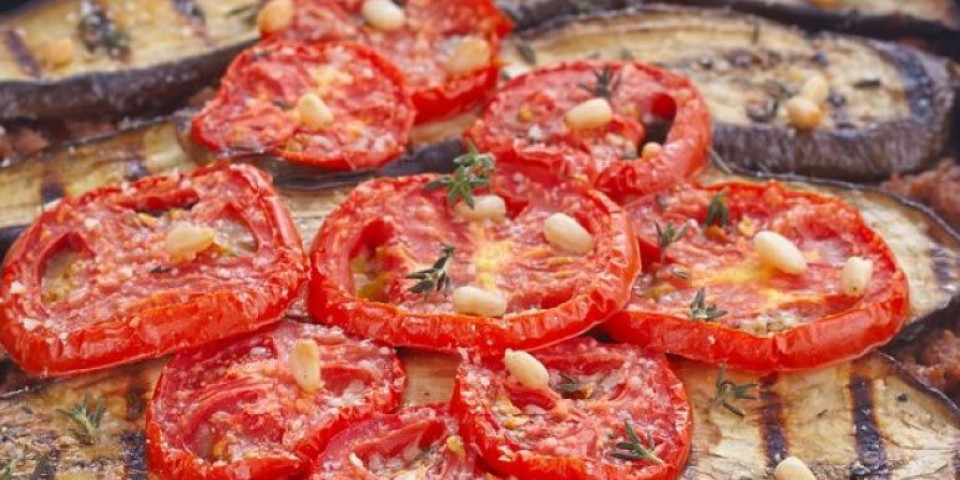 Posna musaka od krompira i patlidžana - preukusno, toplo i zasitno jelo