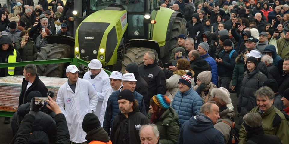 Pojeli više od 2 kilometra kobasice: U Turiji i ove godine oboren svetski rekord (VIDEO)