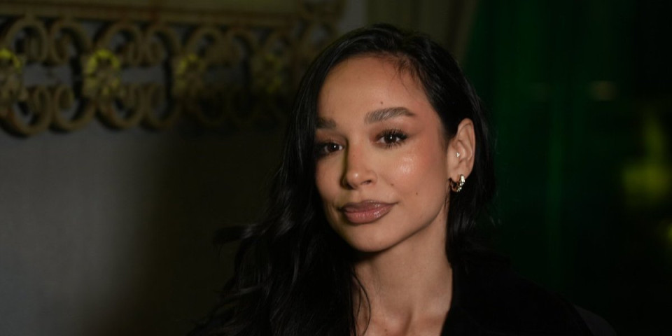 Edita prvi put pokazala trudnički stomak: Evo kako izgleda u petom mesecu (FOTO)