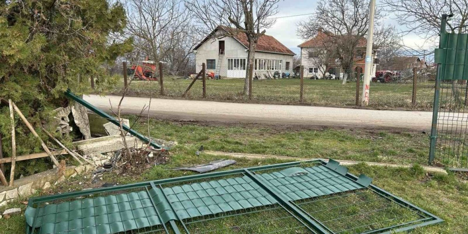 Haos kod Kragujevca: Upao čoveku u dvorište sa sve kolima, a tek da znate zašto?!