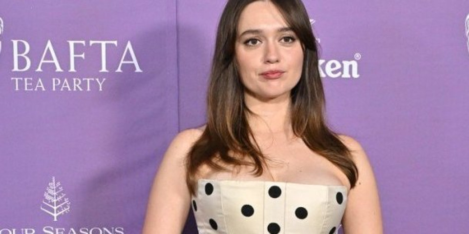 Smeju joj se zbog zuba? A poznata glumica namazala karmin koji se vidi iz svemira (FOTO)