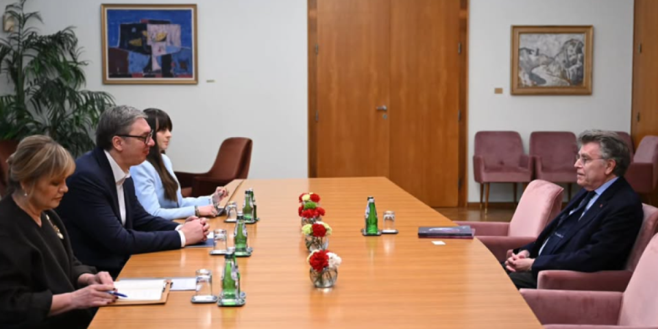 "Velika privilegija za mene, naučio sam mnogo": Vučić se sastao sa de Monbrijalom (FOTO)