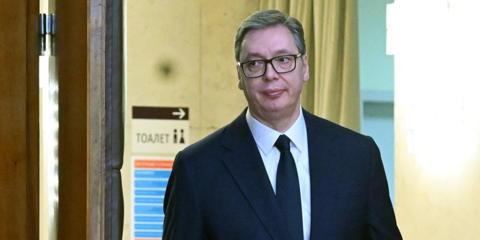 Ne propustite! Vučić sutra gostuje u emisiji "Između redova" na UNA TV