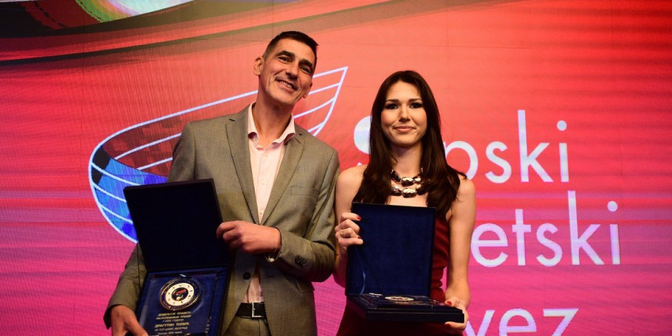 Dragutin se pohvalio, Angelina poručila da će da časti: Sjajno raspoloženje u porodici Topić nakon rekorda