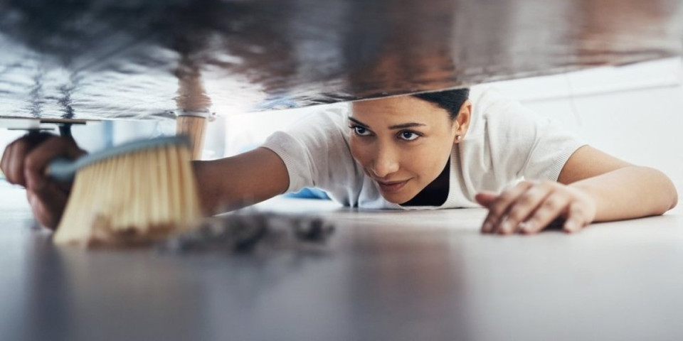 Čisto i bez hemije: 1 prirodno sredstvo čini čuda ispod kreveta - zaboravite na prašinu i insekte