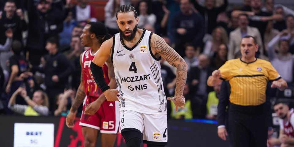 Šta radi ovaj čovek?! Vošington slavio promašaj Karlika Džonsa? (VIDEO)