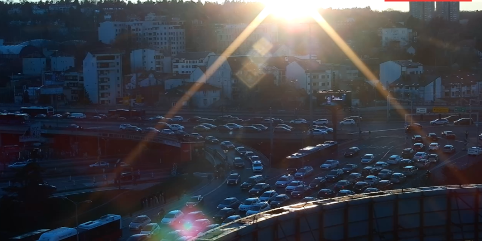 Totalni haos u Beogradu! Grad paralisan, vozila stoje (FOTO)