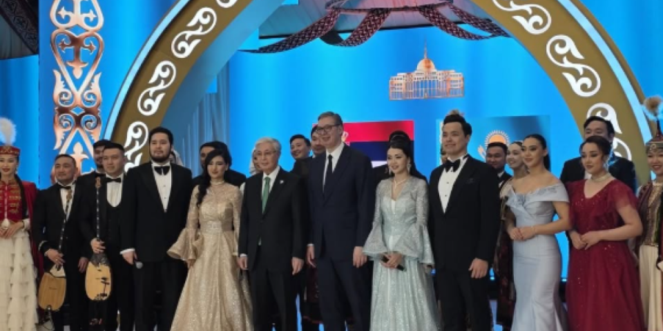 Velika čast za Srbiju! Na svečanom ručku Tokajev dočekao srpsku delegaciju uz pesme "Ovo je Srbija" i "Tamo daleko" (VIDEO)