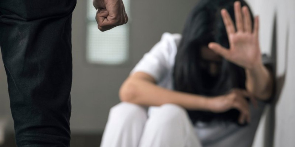 Sedmogodišnja devojčica iz Obrenovca šokirala policajce: Evo kako je spasila majku, dok je otac zverski tukao