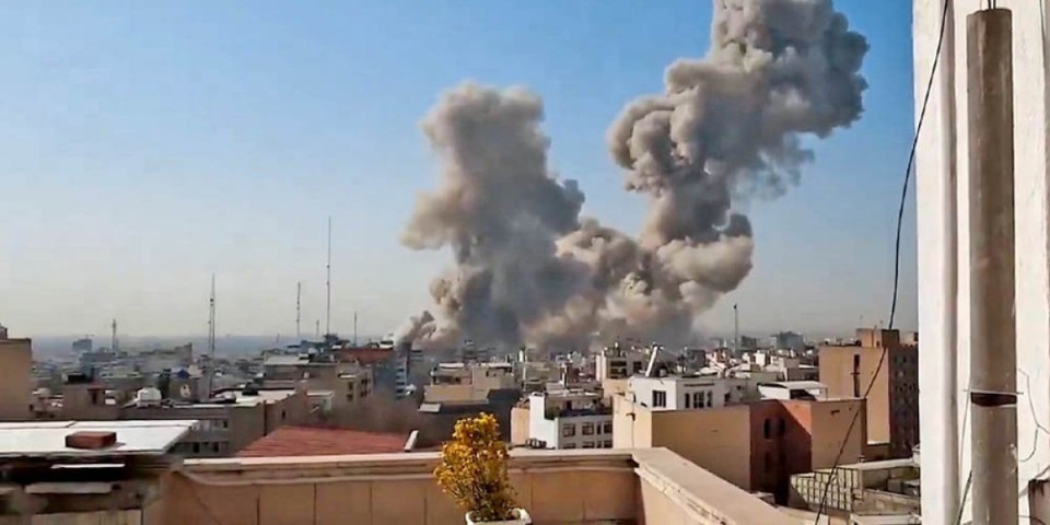 Panika na ulicama Irana, gori Teheran! Sve u dimu i vatri, nebo nadleću bombarderi (VIDEO)