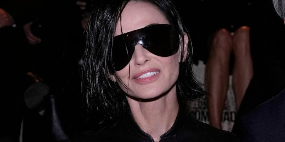 Demi Mur šokirala svet: Dramatična promena zapalila mreže - sva u koži obara sa nogu (FOTO/VIDEO)