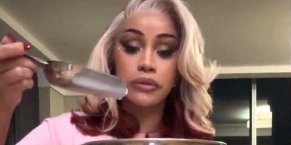 "Ženo, otpašće ti zubi": Reperka tri minuta jela led uživo na TikToku (VIDEO)