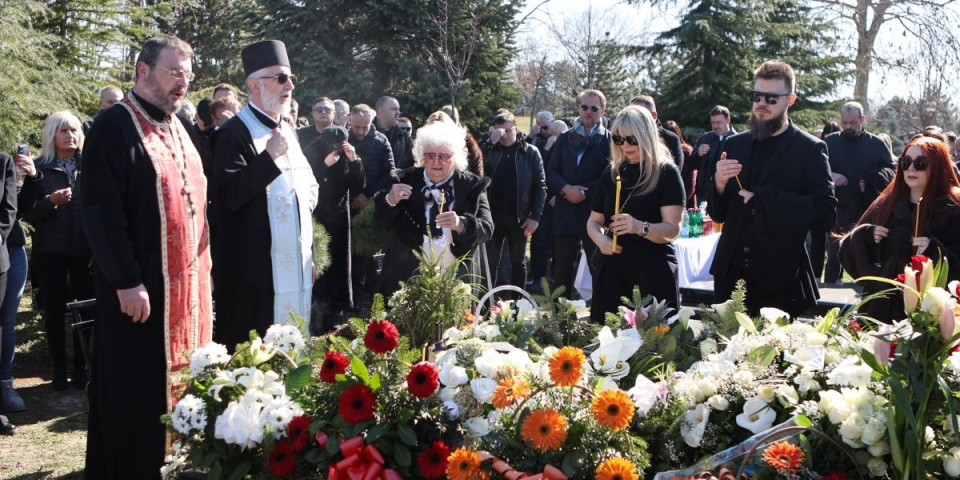 Godinu dana bez Saše Popovića: Porodica stigla na pomen (VIDEO)