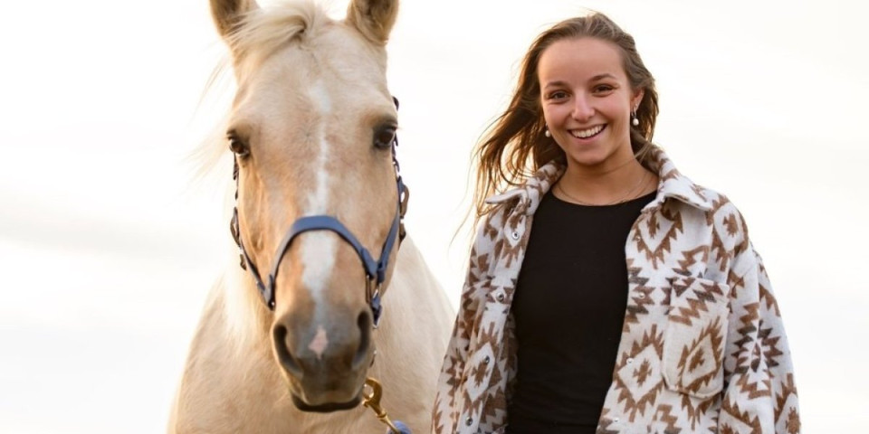 Ofarbala se, pa šokirala konja - snimak nasmejao milione ljudi (VIDEO)