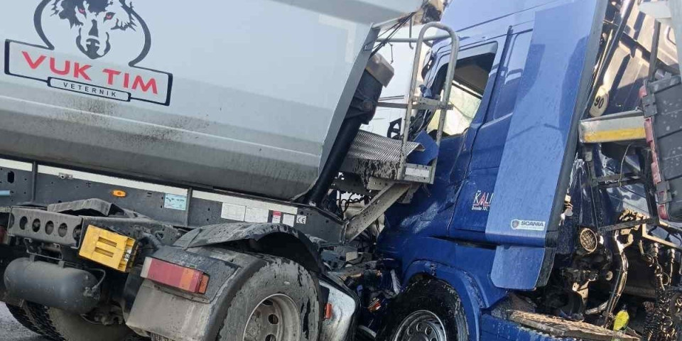 Uklete krivine kod Bogatića: Dve jezive nezgode za dva sata - Nakon sudara šlepera, žena sletela u ambis (FOTO)