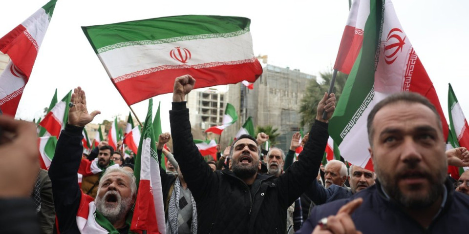 Narod ustao protiv Amerike i Izraela, a Tramp im preko satelita poručuje: Srušite sopstvenu vlast!