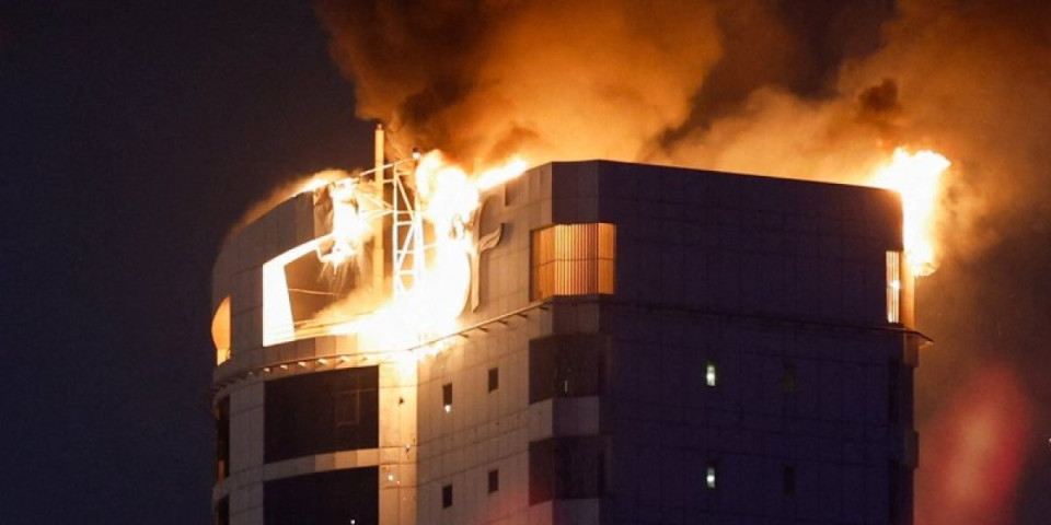 Odmah se evakuišite! Stravične eksplozije tuku u Bahreinu, Iran gađa ključne baze (VIDEO)