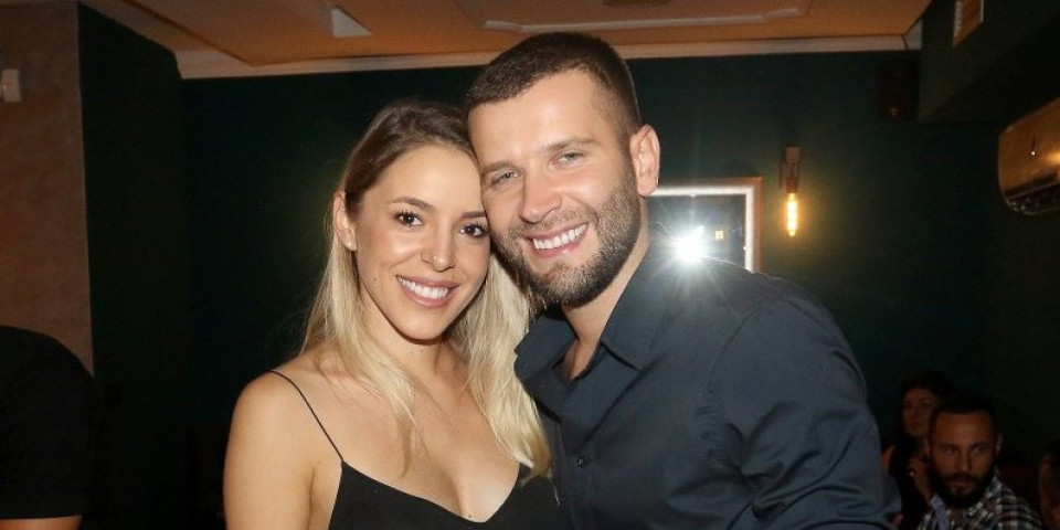 "Bilo je pakleno, uspavam dete i plačem": Influenserka otkrila detalje rastanka sa pevačem