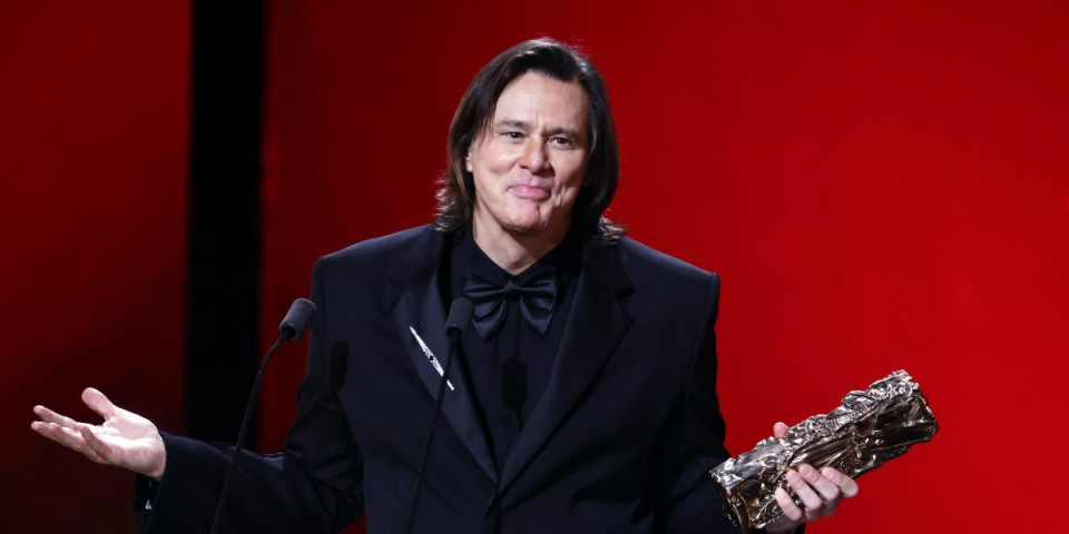 "Je l on nosi masku?": Šta se dešava sa licem Džima Kerija? - Društvene mreže gore