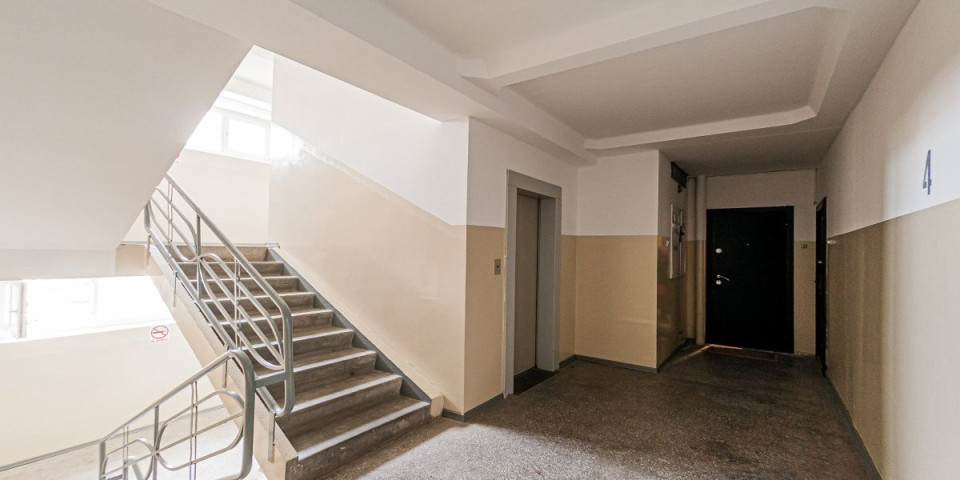 Snimljeni u sramnoj kampanji: Blokaderi kucali stanarima na vrata, jedan se dohvatio limenke