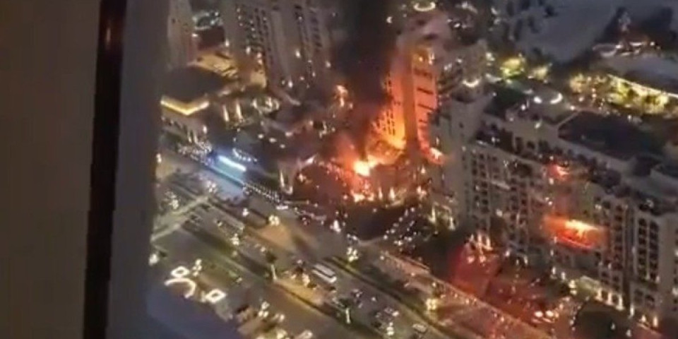 Haos u Emiratima: Prazne police u marketima, narod u dugim redovima čeka hranu!