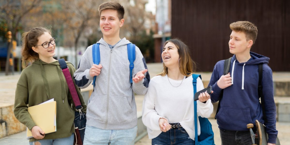 Da li znate šta su "ml", "ma", "srp"...? Deca ih masovno koriste, roditelji ne znaju o čemu je reč