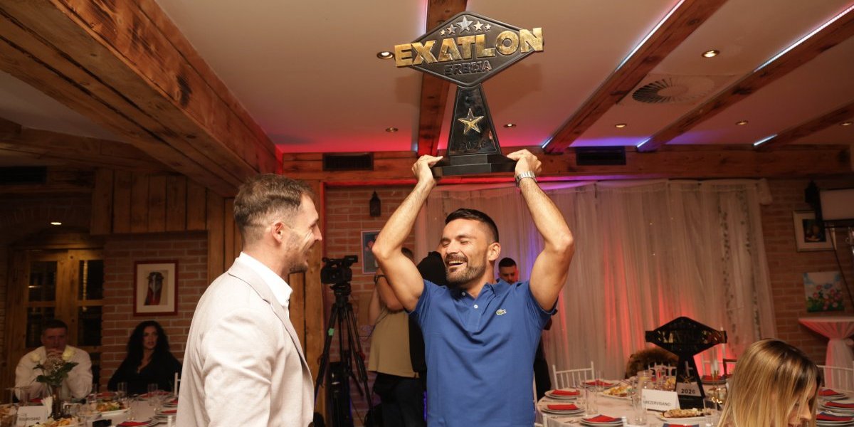 Marko Nikolić sa pobedničkim peharom