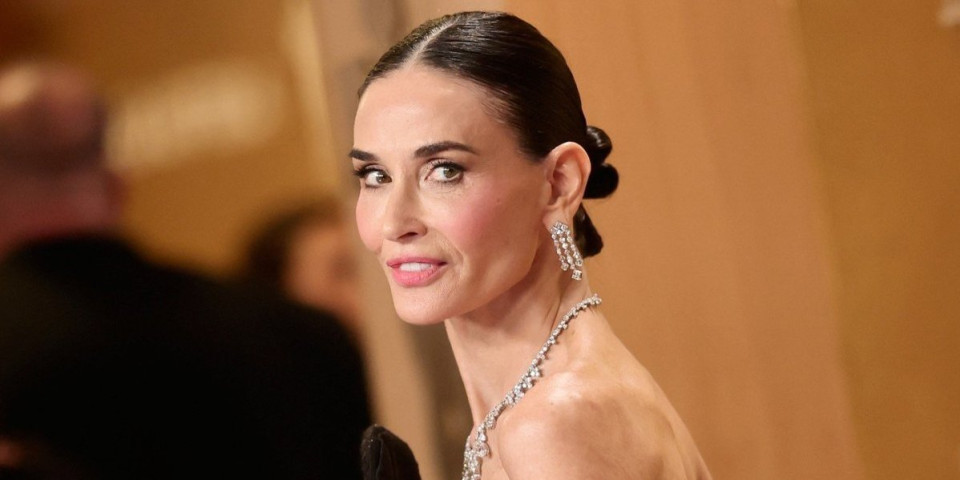 Od Demi Mur ostale samo uši: Glumica u glamuroznoj haljini kost i koža - premršava figura šokira (FOTO)